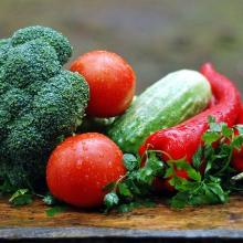 Frutas y verduras en una mesa