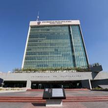 Fachada del edificio  edificio administrativo de la Universidad de Guadalajara