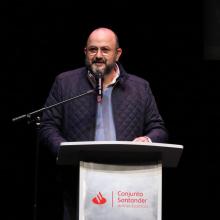 Dr. Ricardo Villanueva Lomelí, Rector de la Universidad de Guadalajara, en el pódium 