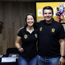 Maestra Sofía Villaseñor González, Coordinadora de Cultura y Educación para un Estilo de Vida Saludable del SEMS y maestro Omar Velarde Martínez, Jefe de Deporte Masivo del SEMS