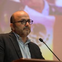 Dr. Ricardo Villanueva Lomelí, Rector de la Universidad de Guadalajara, en el pódium 