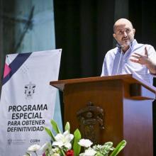 Dr. Ricardo Villanueva Lomelí, Rector de la Universidad de Guadalajara, en el pódium 