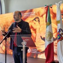 Dr. Ricardo Villanueva Lomelí, Rector de la Universidad de Guadalajara, en el pódium 