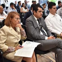 Doctora María Esther Avelar, rectora UDGVirtual durante la presentación