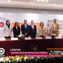 Presídium durante la asamblea