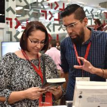 Personal académico de UDGVirtual en la Feria Bibliográfica