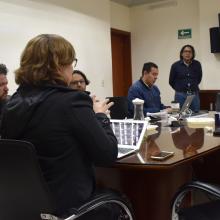 Alumno presenta su proyecto de investigación