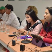 Dra. Carmen Chinas, exponiendo su tema