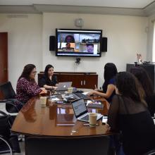 estudiantes en videoconferencia durante el coloquio