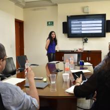 Egresada Diana Grisell Martínez Muñoz presentando su trabajo recepcional