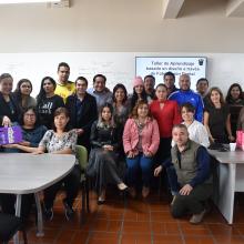 Estudiantes y asesores en foto grupal