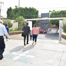 Trabajadores evacuando las instalaciones