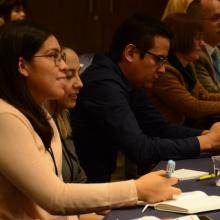 Participantes escuchando la ponencia 