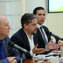 Doctor Luis Humberto Fernández Fuentes, haciendo uso de la voz