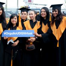 Egresadas de UDGVirtual en su acato académico de graduación