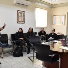 Estudiante de la maestría durante presentación de proyecto final