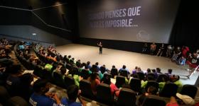 Participantes del rally en una sala de cine de la Cineteca