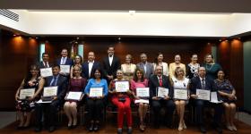 Fotografía de Reconocidos con directivos de la Universidad de Guadalajara