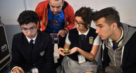 jóvenes participantes de Ideatón