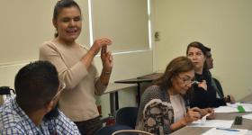 Licenciada Eneida Guadalupe Rendón, impartiendo curso