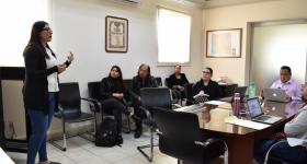 Estudiante de la maestría durante presentación de proyecto final