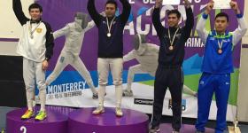 Josué Morales, en el podium de premiación 